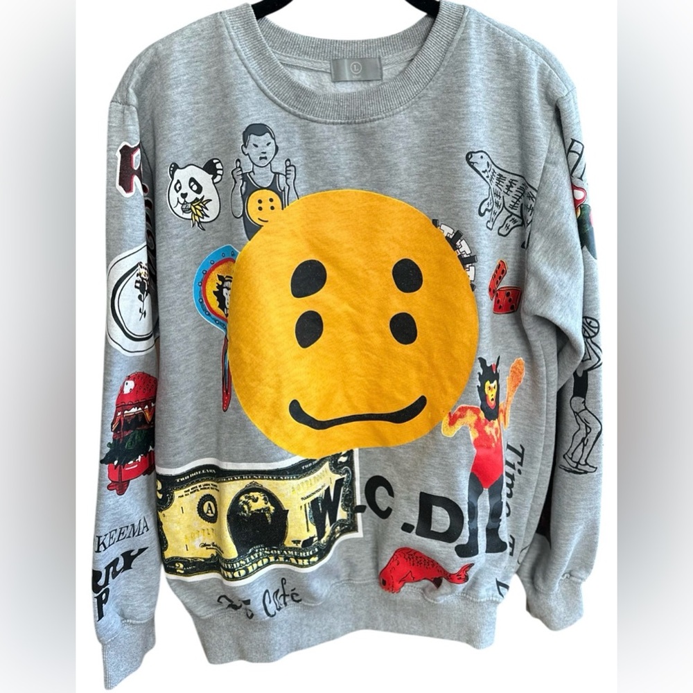 🤗🐼♥️Heavyweight Sweatshirt with multi-graphic collage artwork L🍄💵